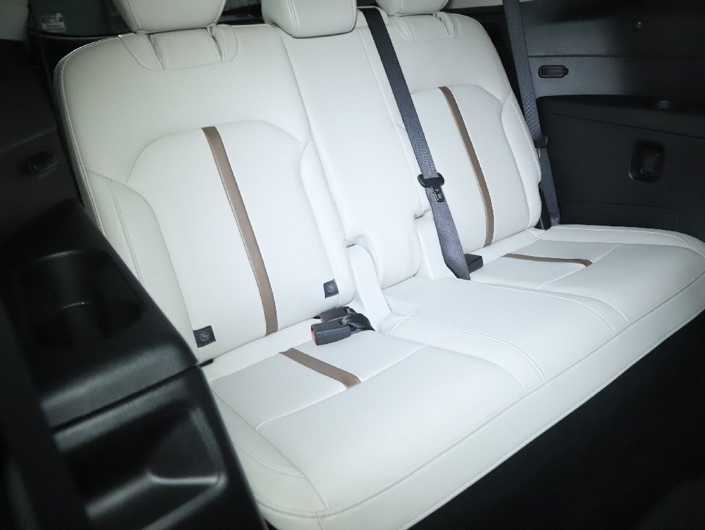 Certified 2024 MAZDA CX-90 Plug-In Hybrid w/ Premium Plus AWD/4WD image 37