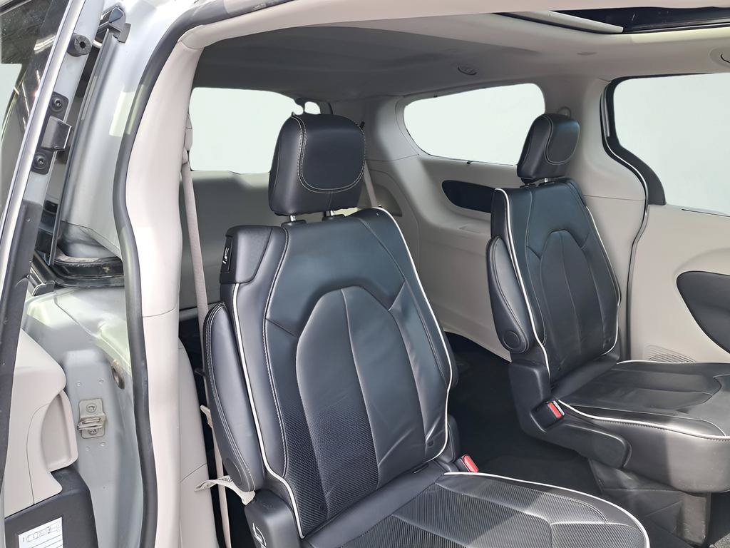 Used 2024 Chrysler Pacifica Limited FWD image 15