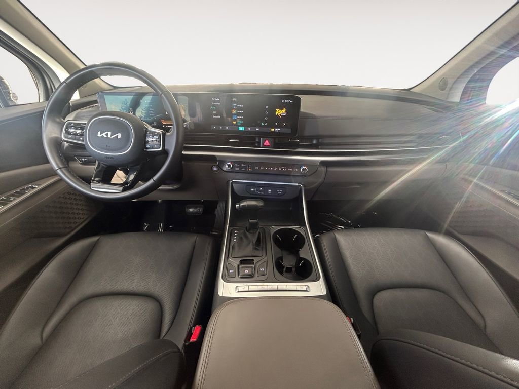 Used 2025 Kia Carnival image 13