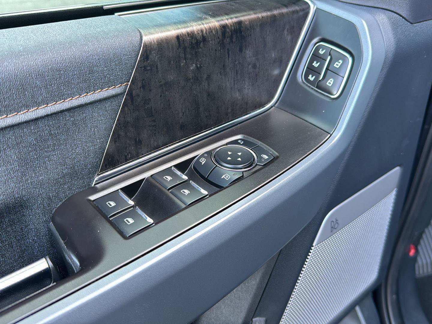 Used 2023 Ford F150 Lightning Lariat image 25