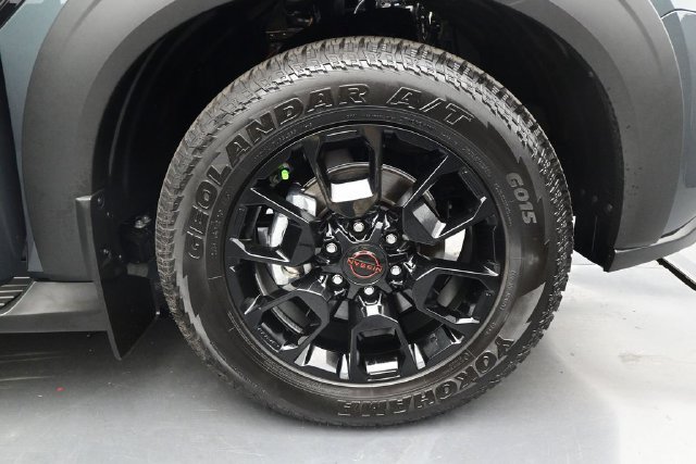 Used 2025 Nissan Armada PRO-4X w/ Pro-4X Premium Package AWD/4WD image 19