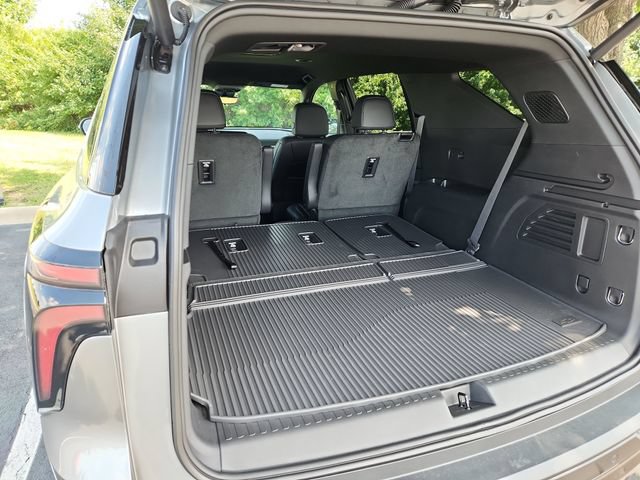 New 2026 Chevrolet Traverse LT w/ Midnight/Sport Edition FWD image 19