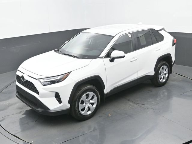 Used 2025 Toyota RAV4 LE image 29