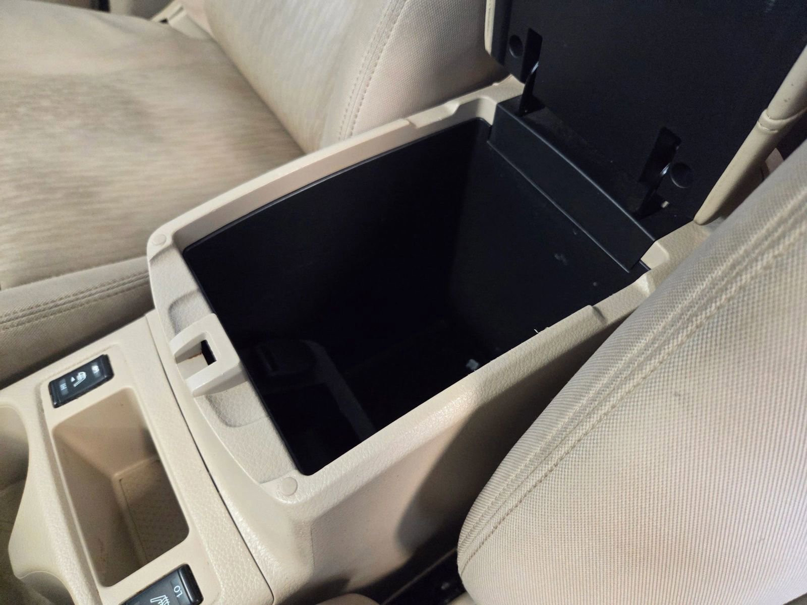 Used 2017 Nissan Rogue SV w/ SV Premium Package image 36