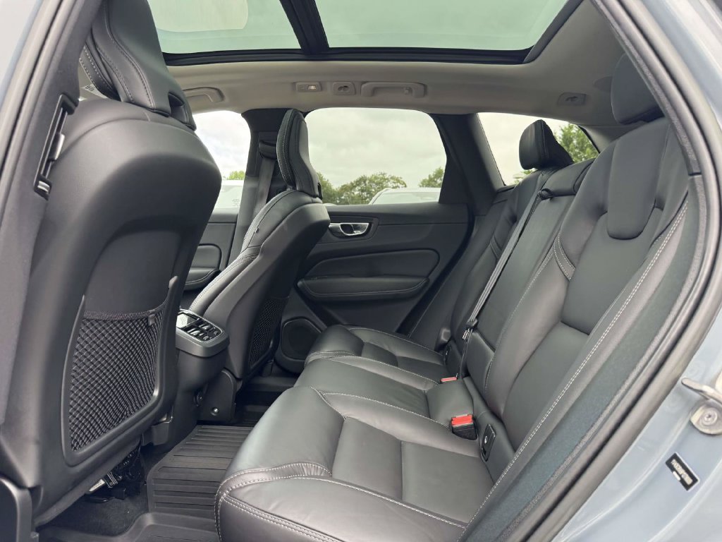 Used 2023 Volvo XC60 B6 Ultimate w/ Climate Package AWD/4WD image 9