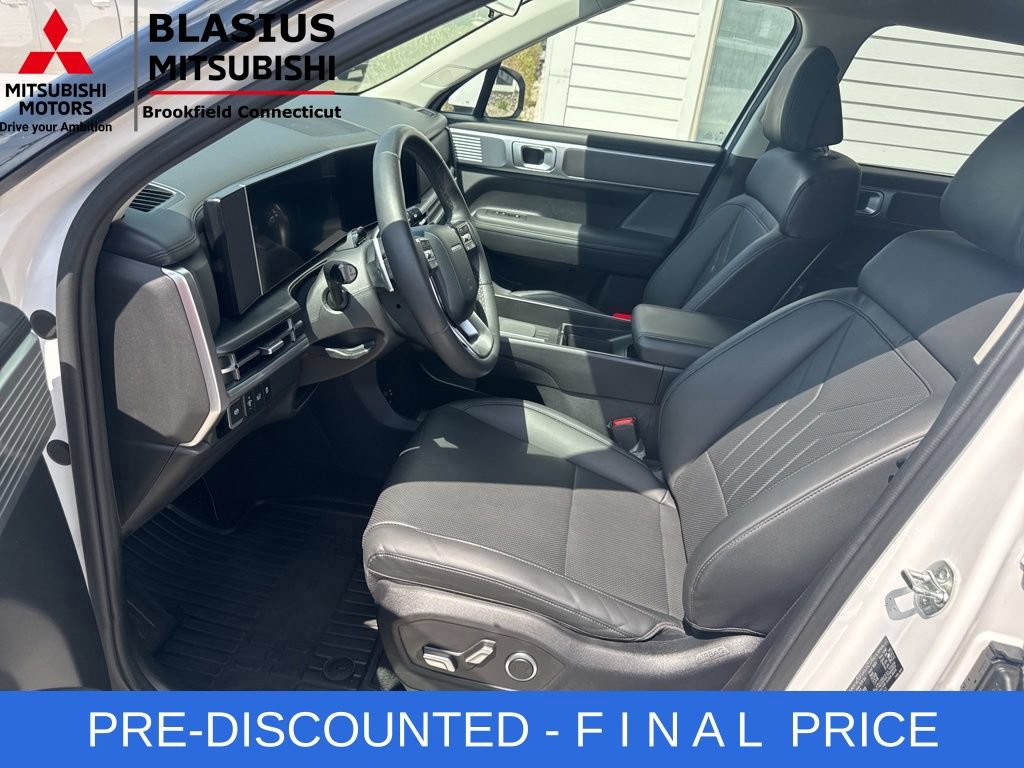 Used 2025 Hyundai Santa Fe SEL FWD image 18
