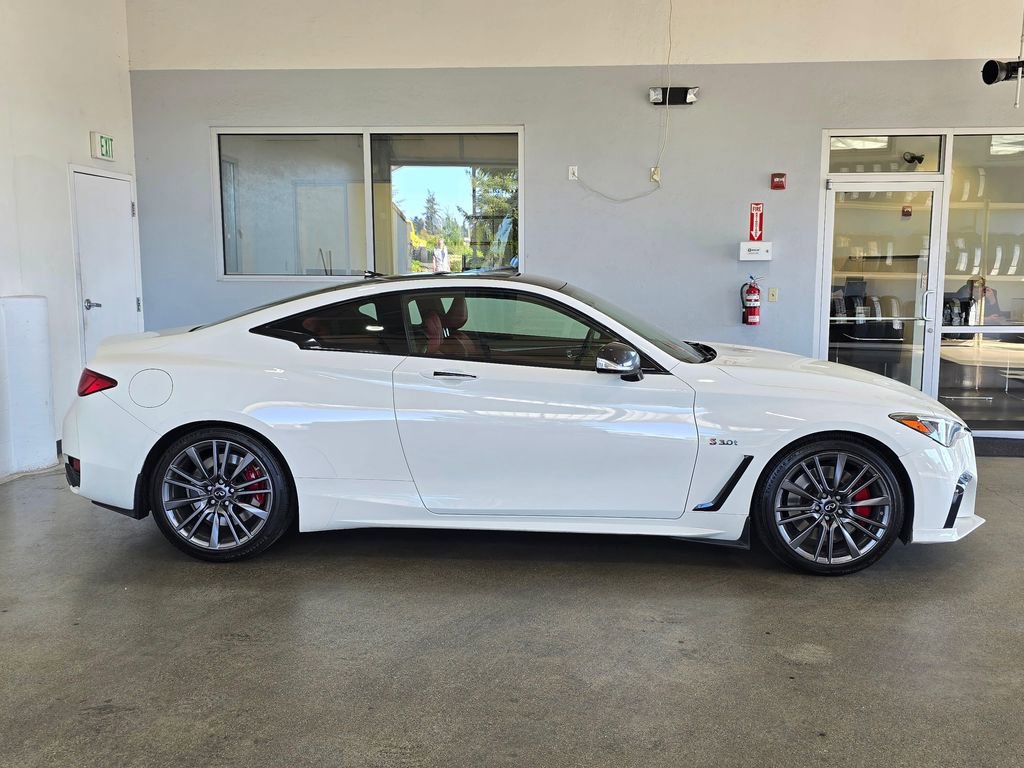 Used 2017 INFINITI Q60 Red Sport 400 AWD/4WD image 4