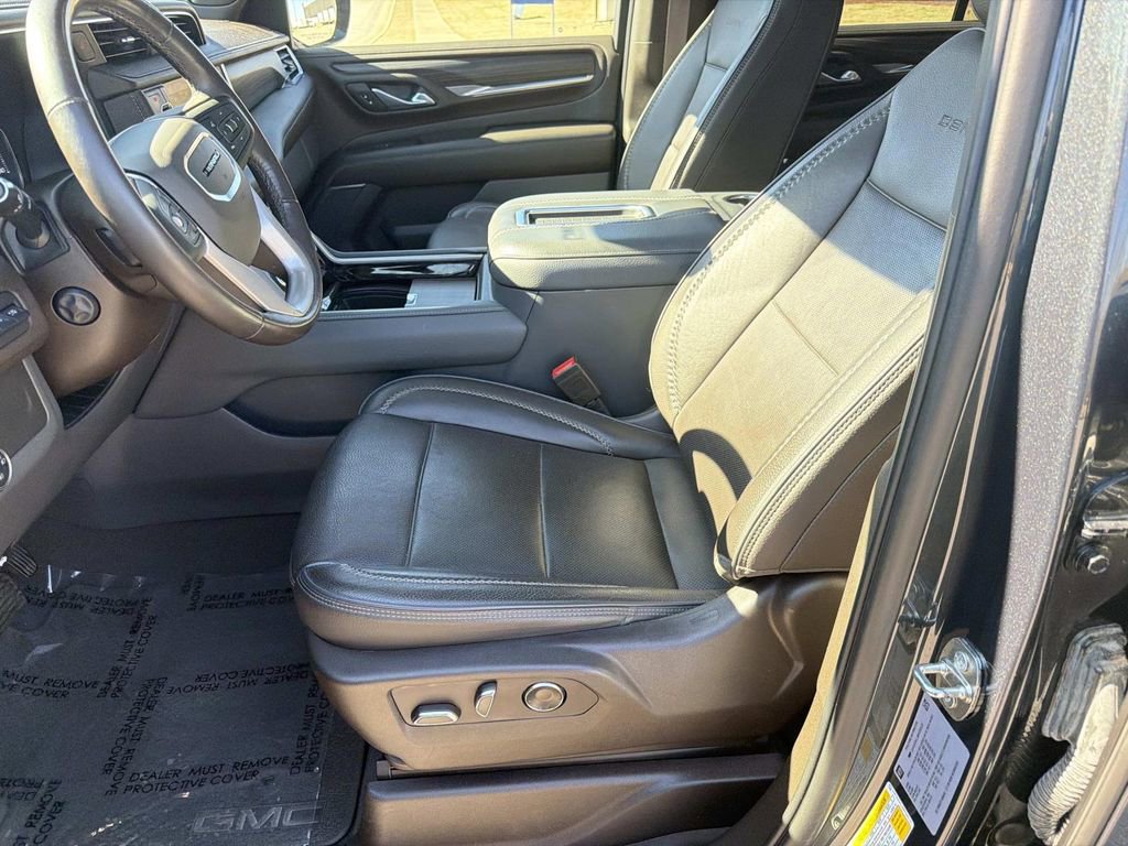 Used 2021 GMC Yukon Denali w/ Denali Premium Package image 25