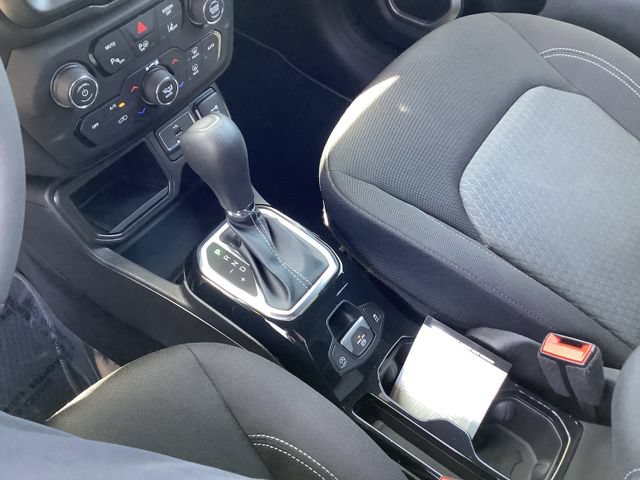 Used 2021 Jeep Renegade Latitude FWD image 18