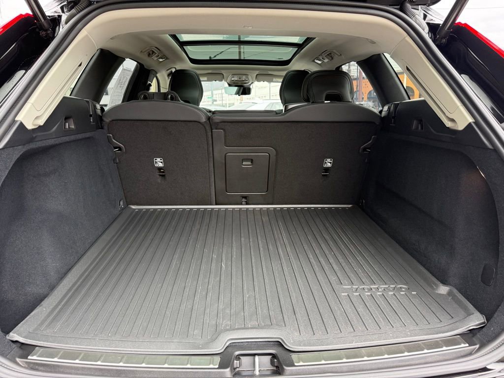 Used 2025 Volvo XC60 B5 Plus w/ Protection Package Premier image 9