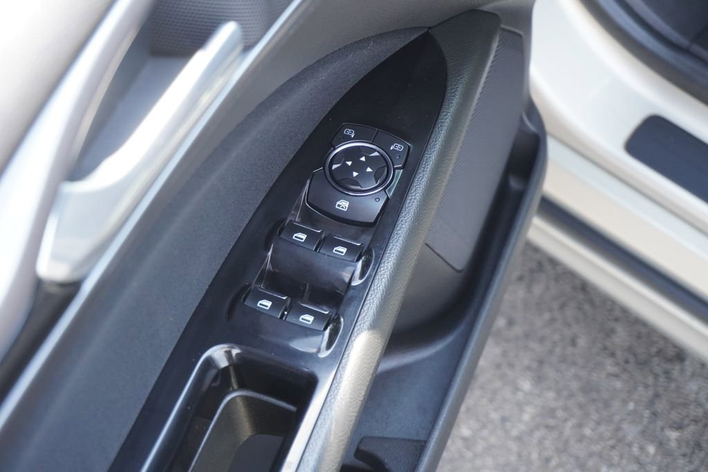 Used 2016 Ford Fusion SE FWD image 16