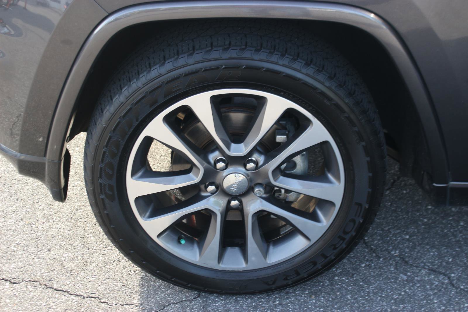Used 2018 Jeep Grand Cherokee Overland RWD image 36