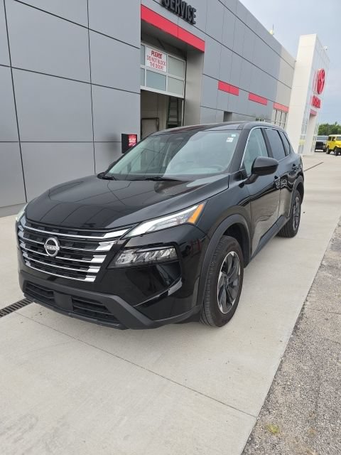 Used 2025 Nissan Rogue SV AWD/4WD image 2