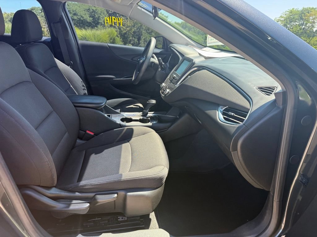Used 2018 Chevrolet Malibu LT FWD image 22