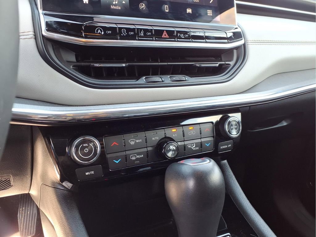 Used 2024 Jeep Compass Limited image 8