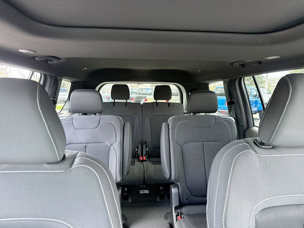 New 2026 Jeep Grand Cherokee L Laredo image 31