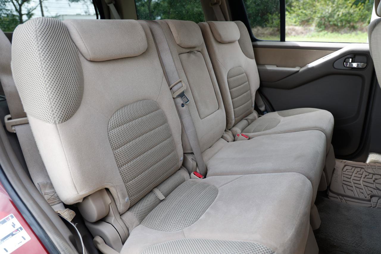 Used 2008 Nissan Pathfinder SE RWD image 12