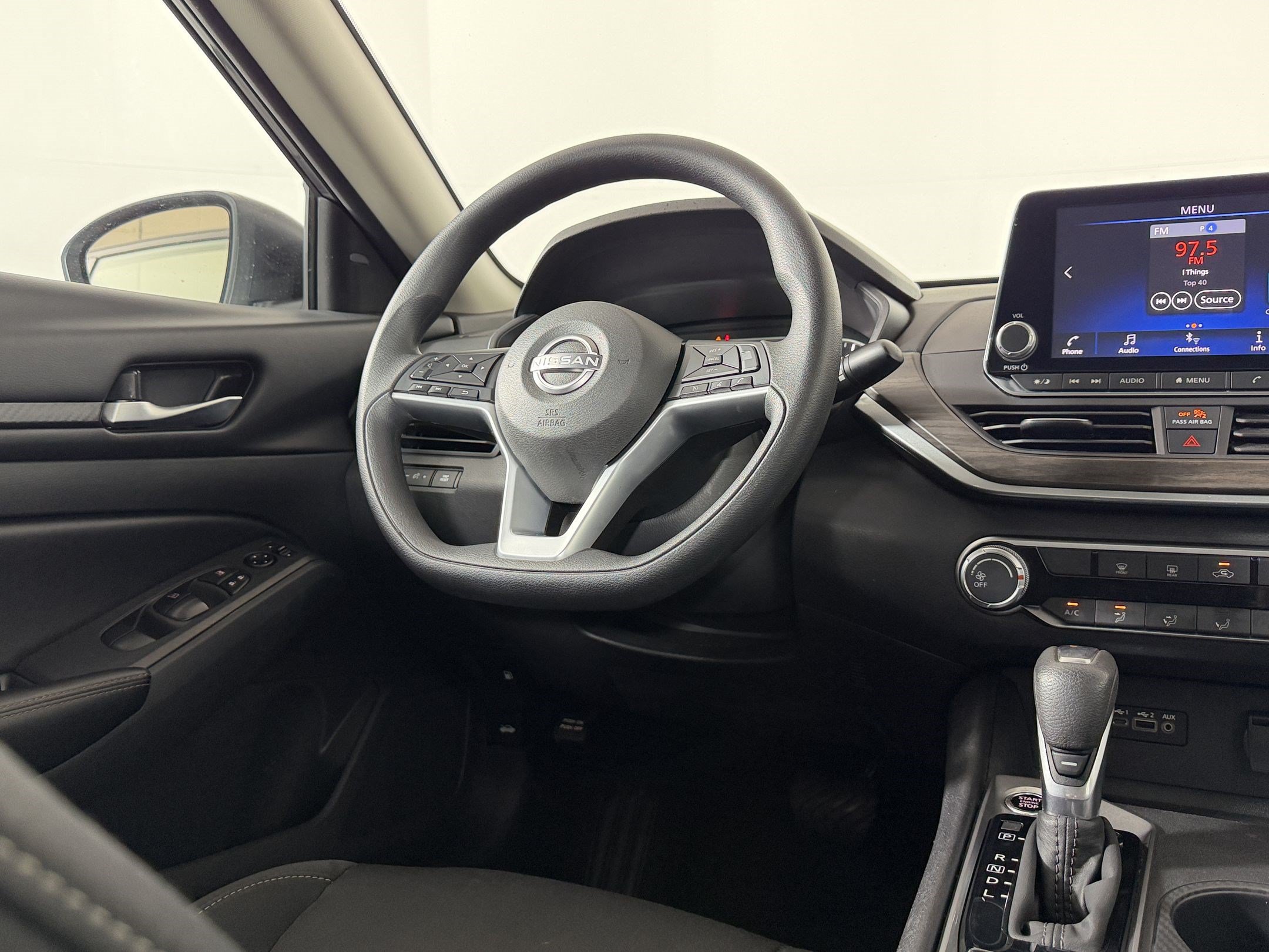 Used 2025 Nissan Altima 2.5 SV FWD image 27