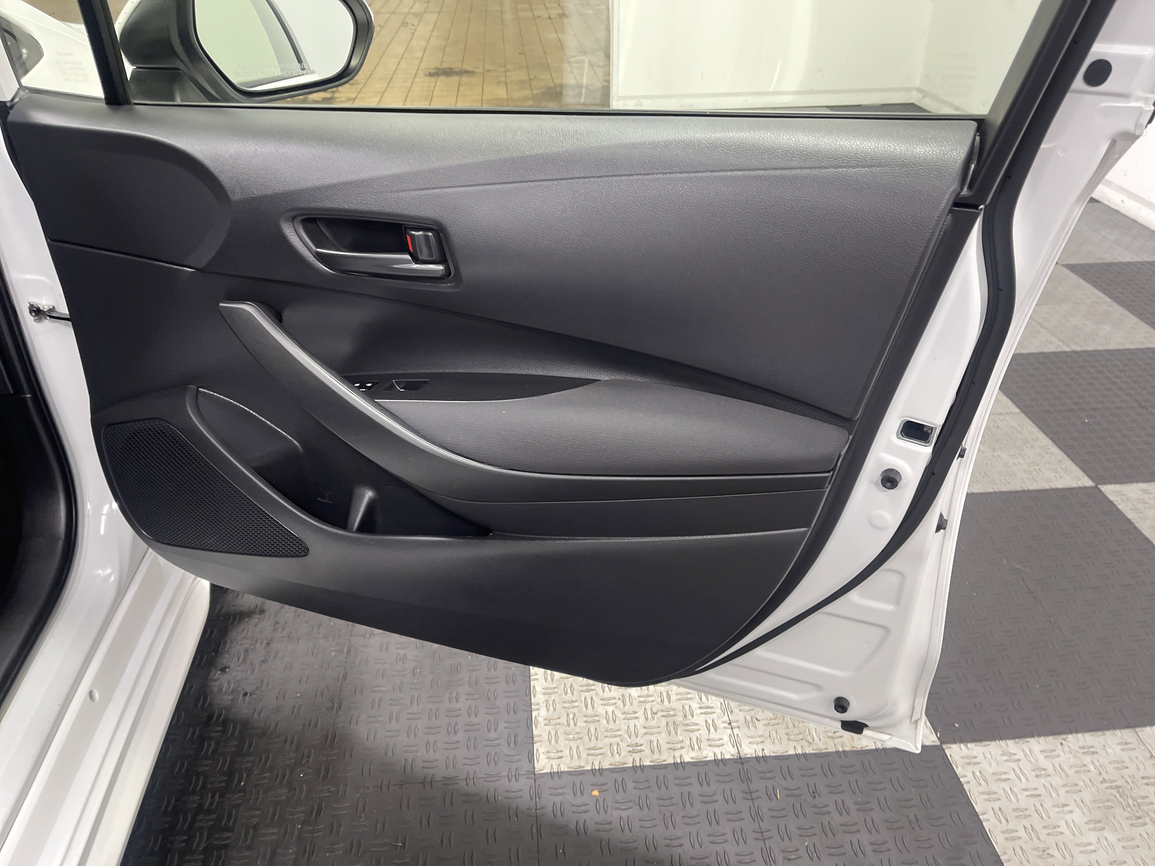 Used 2022 Toyota Corolla LE image 23