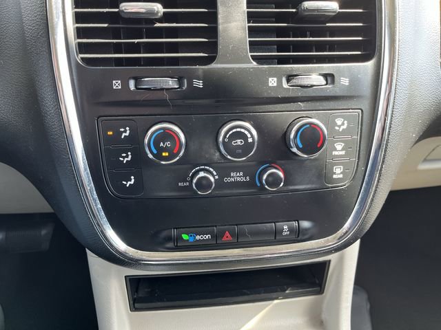 Used 2014 Dodge Grand Caravan SXT FWD image 19