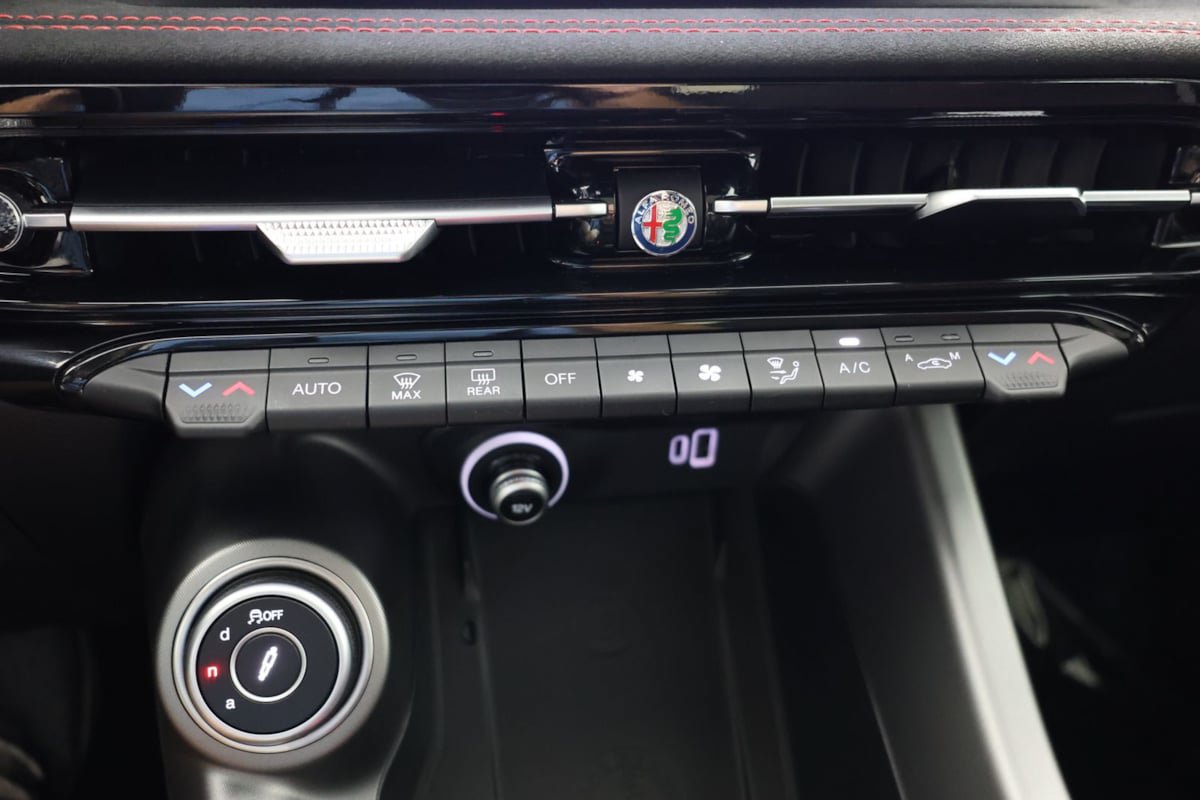 Used 2024 Alfa Romeo Tonale Veloce w/ Active Assist Package AWD/4WD image 32