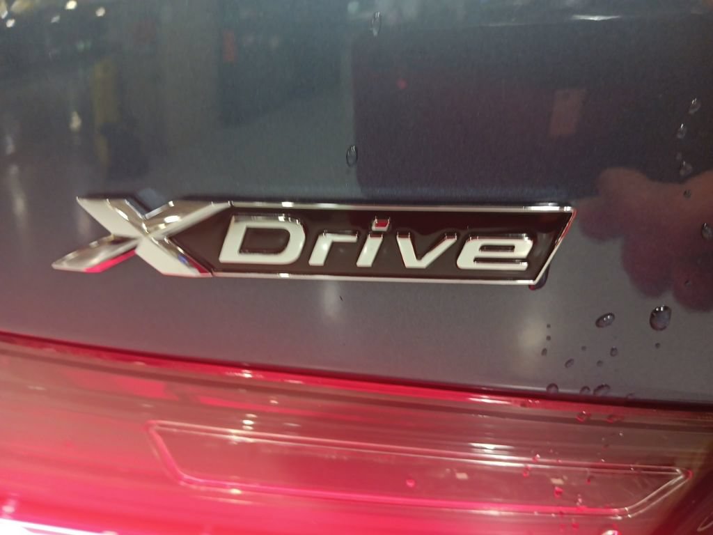 Certified 2025 BMW 330i xDrive Sedan AWD/4WD image 13
