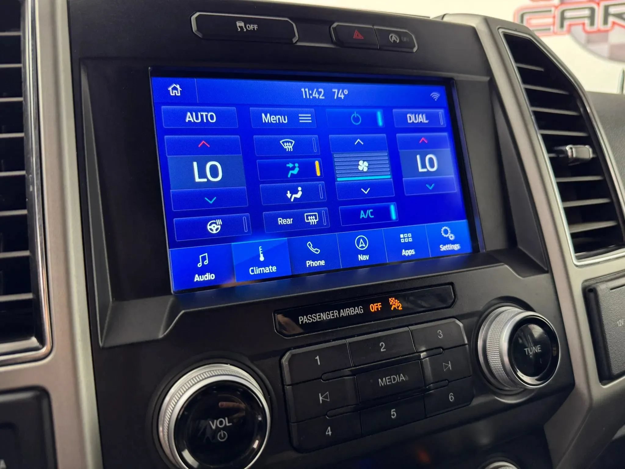 Used 2019 Ford F150 Lariat w/ Equipment Group 502A Luxury AWD/4WD image 21