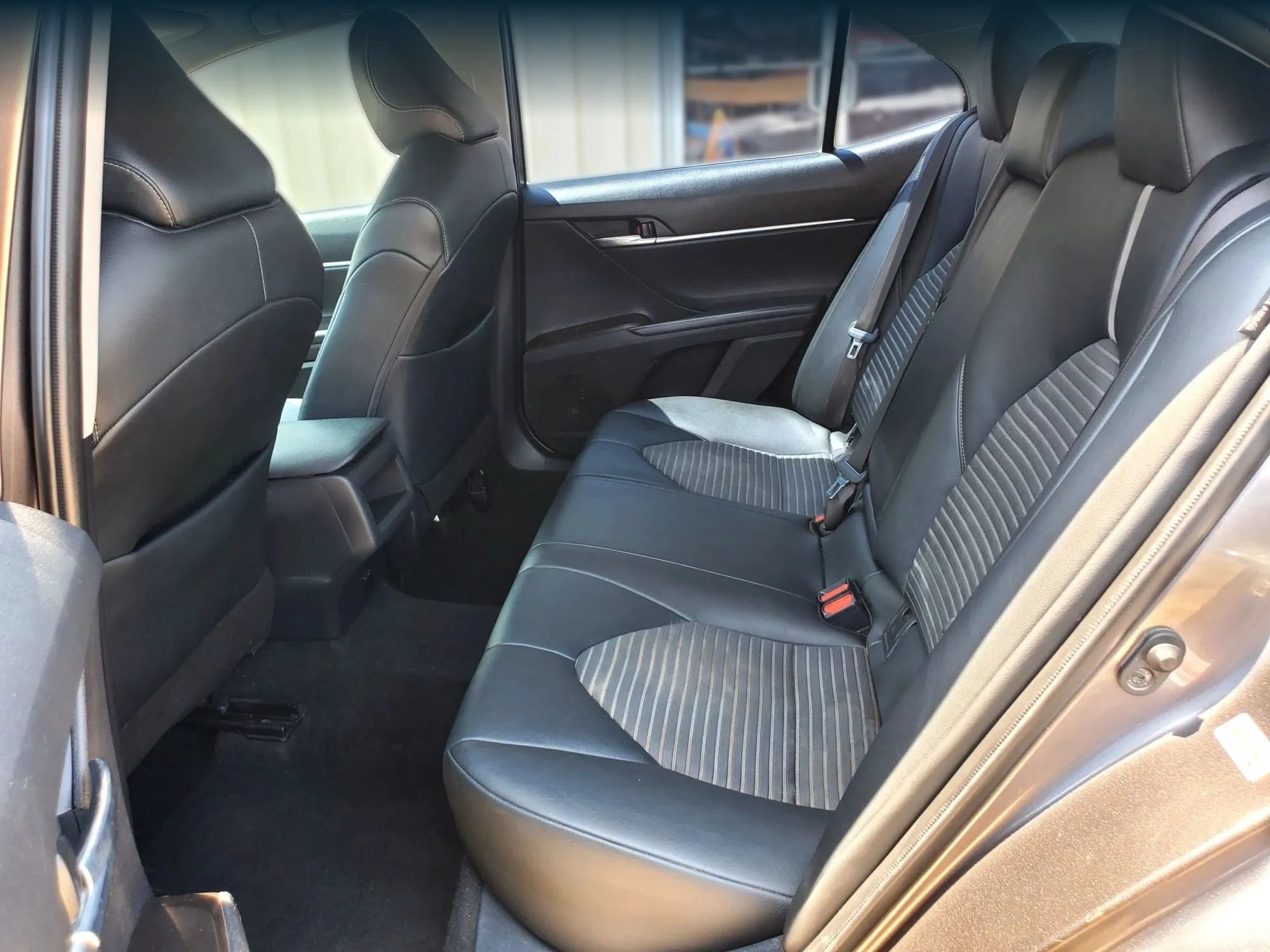 Used 2022 Toyota Camry SE FWD image 5