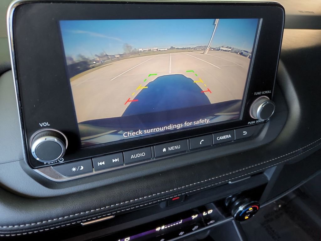 Used 2025 Nissan Rogue SV image 18