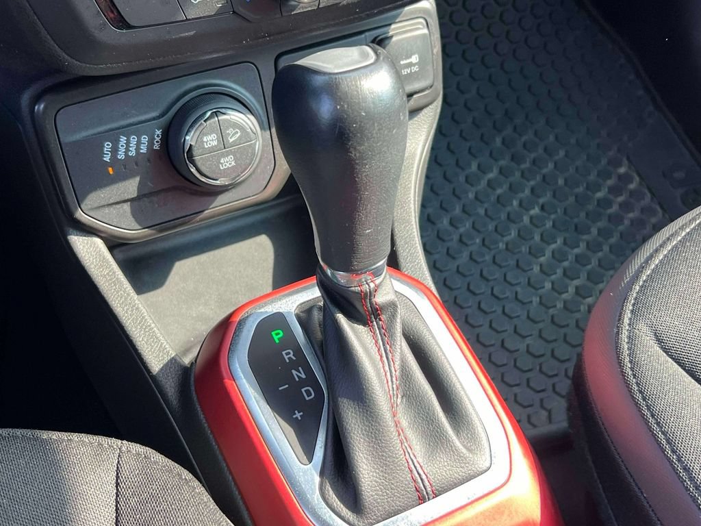 Used 2021 Jeep Renegade Trailhawk AWD/4WD image 31