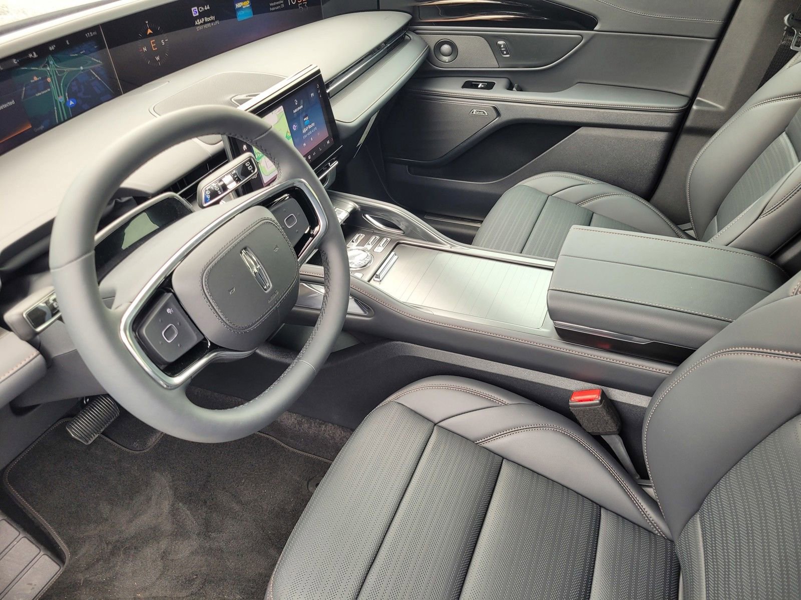 New 2026 Lincoln Nautilus Reserve w/ Jet Appearance Package image 11