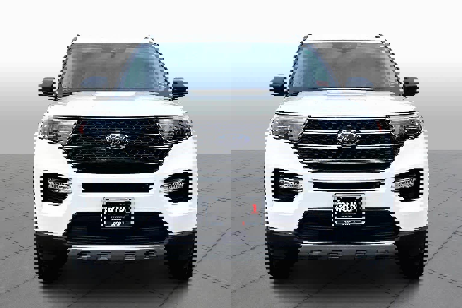 Used 2023 Ford Explorer XLT w/ Equipment Group 202A image 4