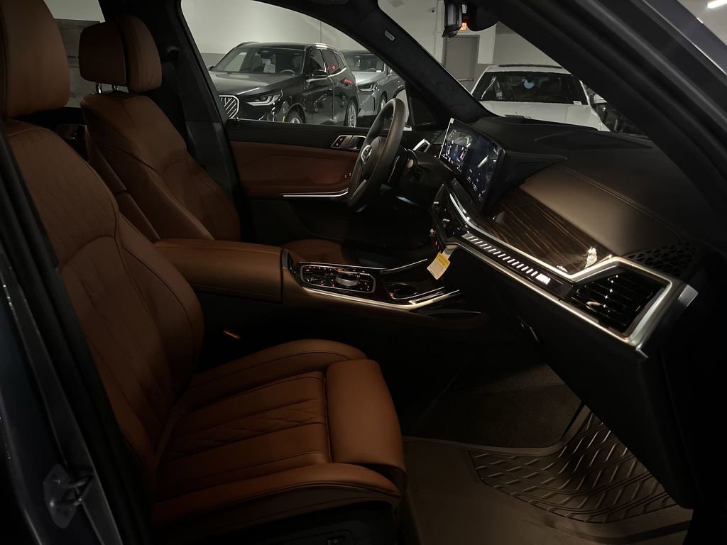New 2026 BMW X7 M60i image 25