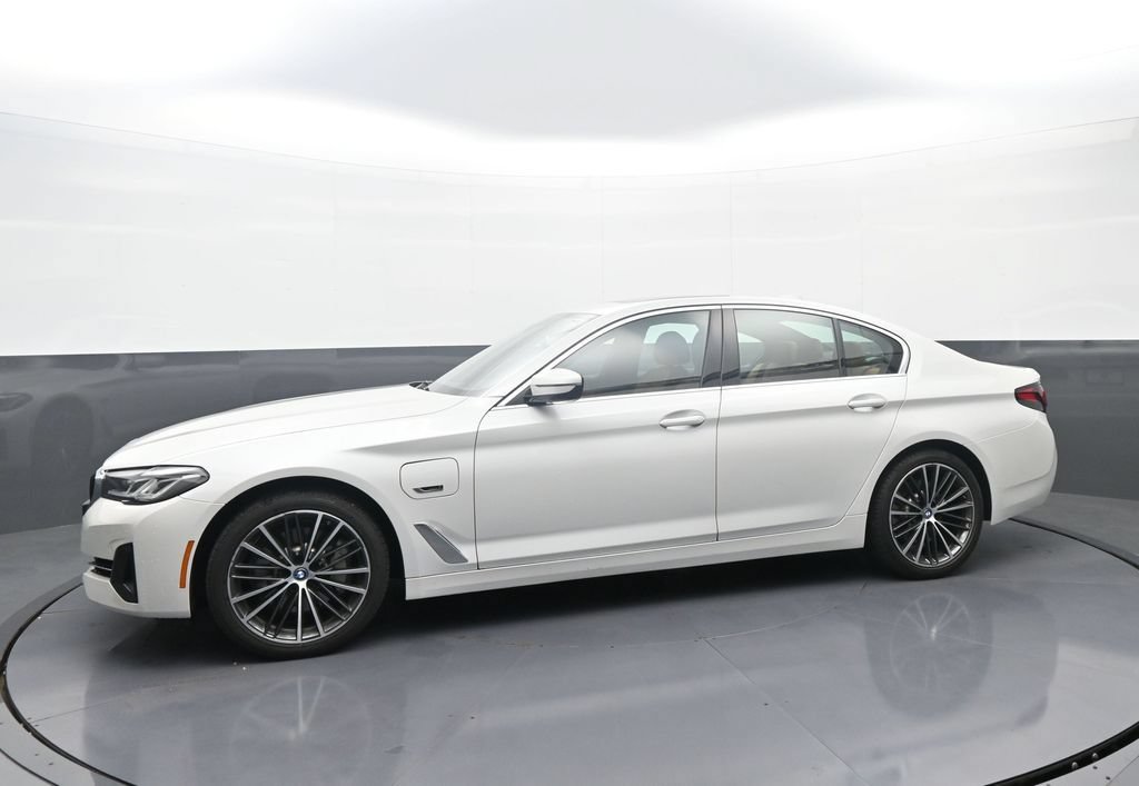 Used 2023 BMW 530e xDrive w/ Premium Package AWD/4WD image 4