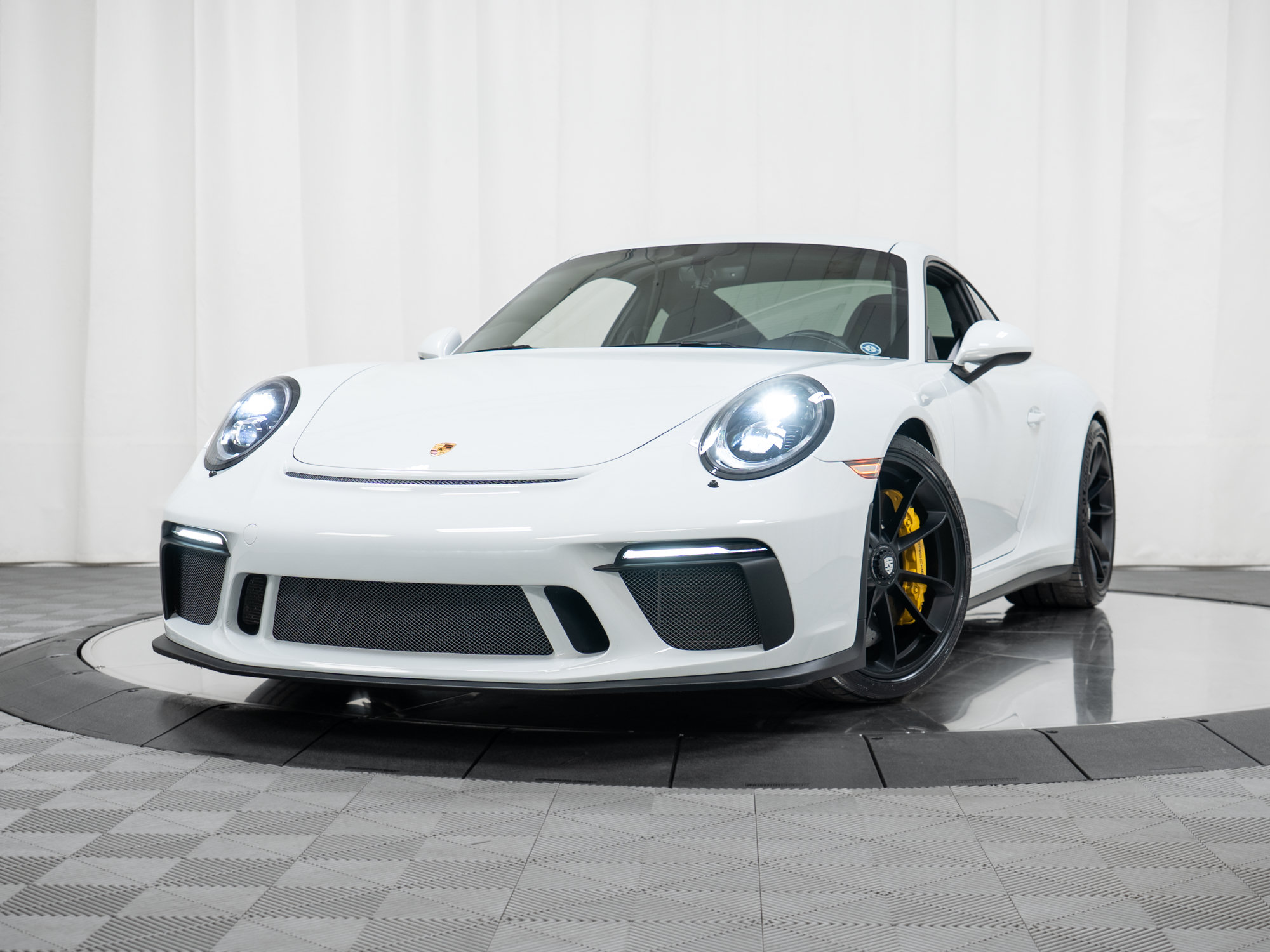 Certified 2018 Porsche 911 GT3 RWD image 43