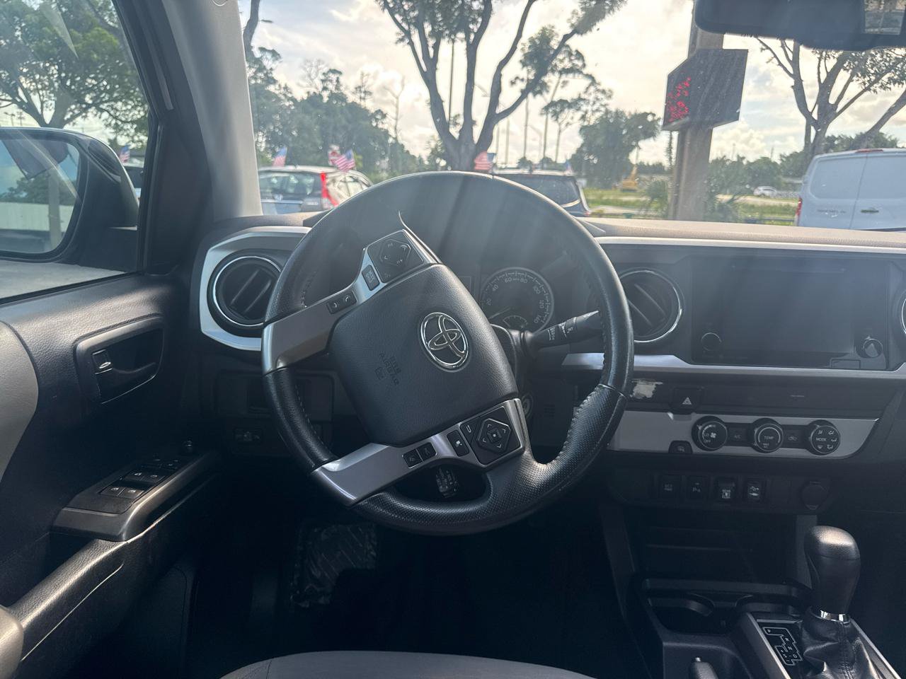 Used 2019 Toyota Tacoma SR5 RWD image 9