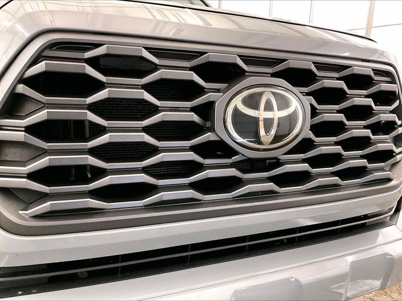 Used 2020 Toyota Tacoma TRD Off-Road AWD/4WD image 30