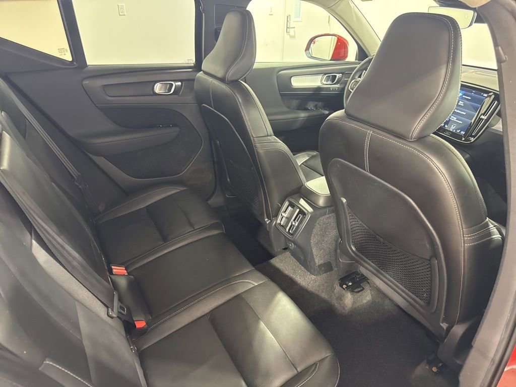 Used 2019 Volvo XC40 T5 Momentum image 23