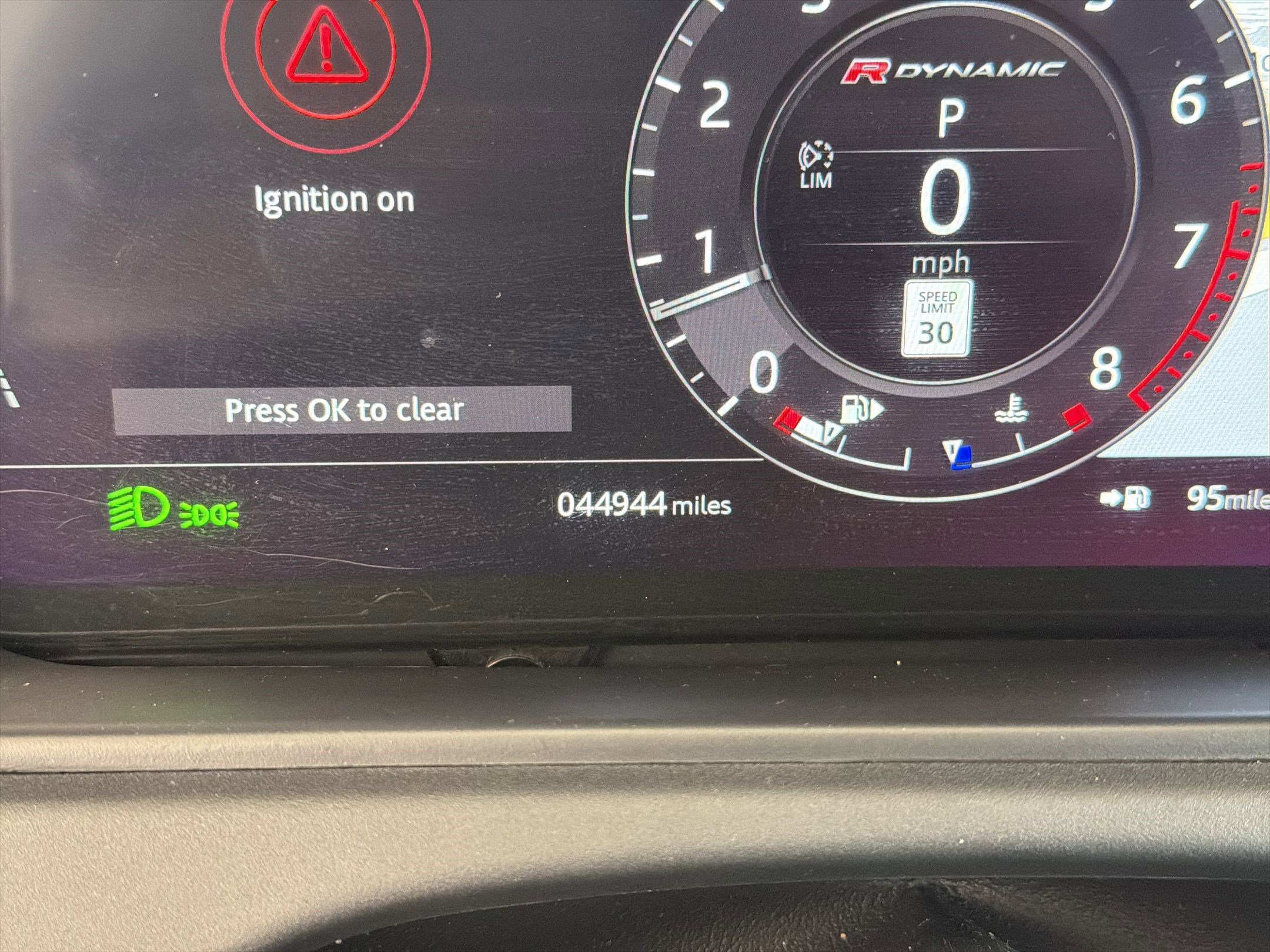 Used 2019 Land Rover Range Rover Velar R-Dynamic SE AWD/4WD image 19
