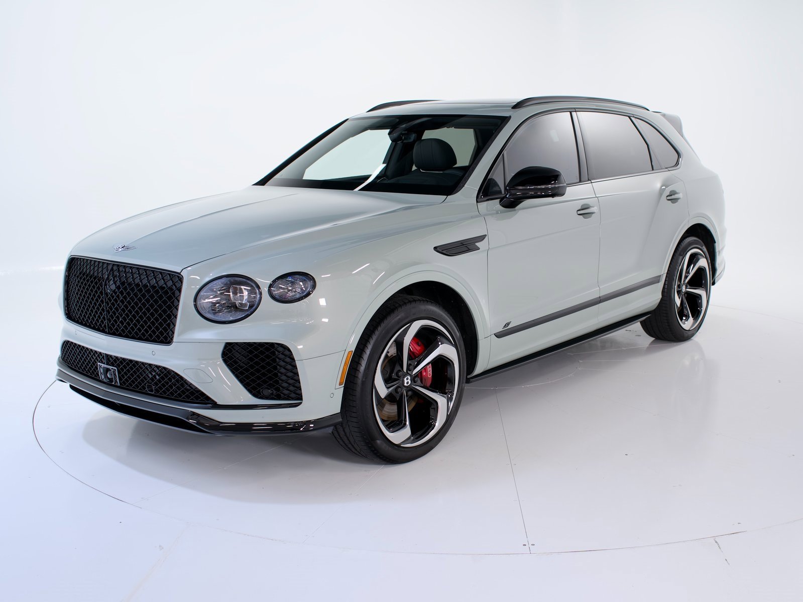 Used 2025 Bentley Bentayga image 1