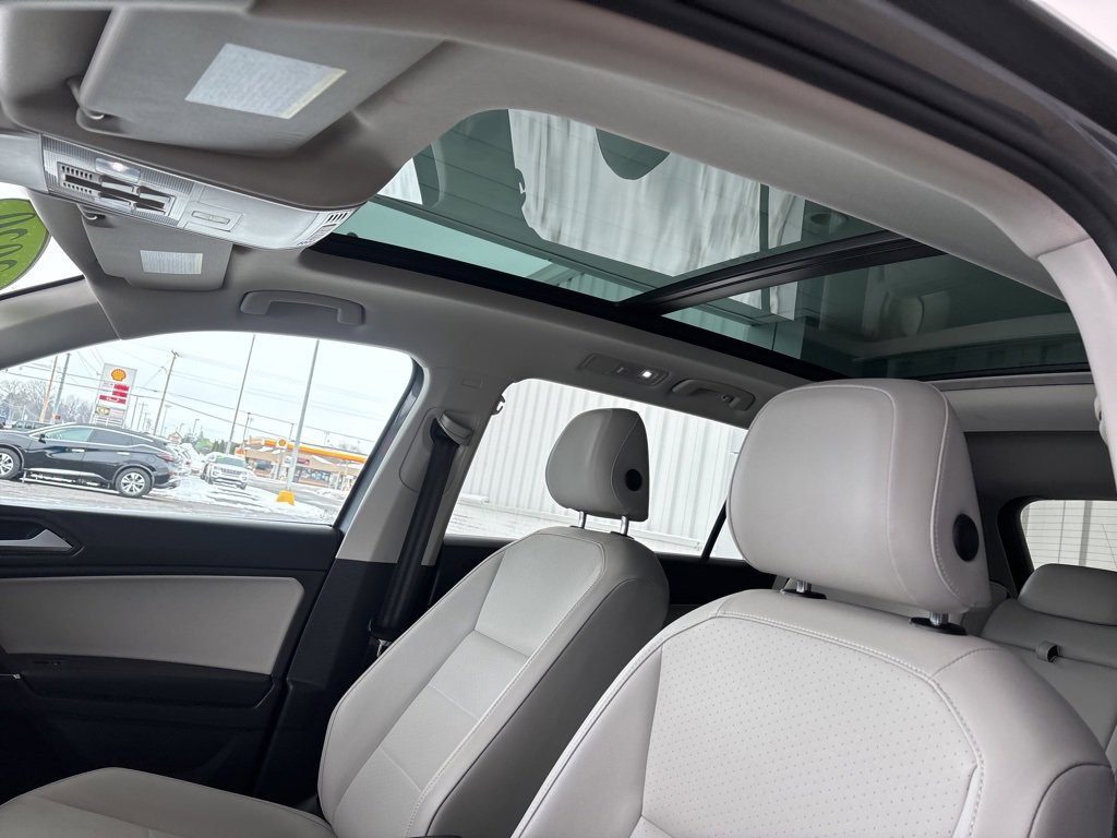 Used 2020 Volkswagen Tiguan SEL image 9