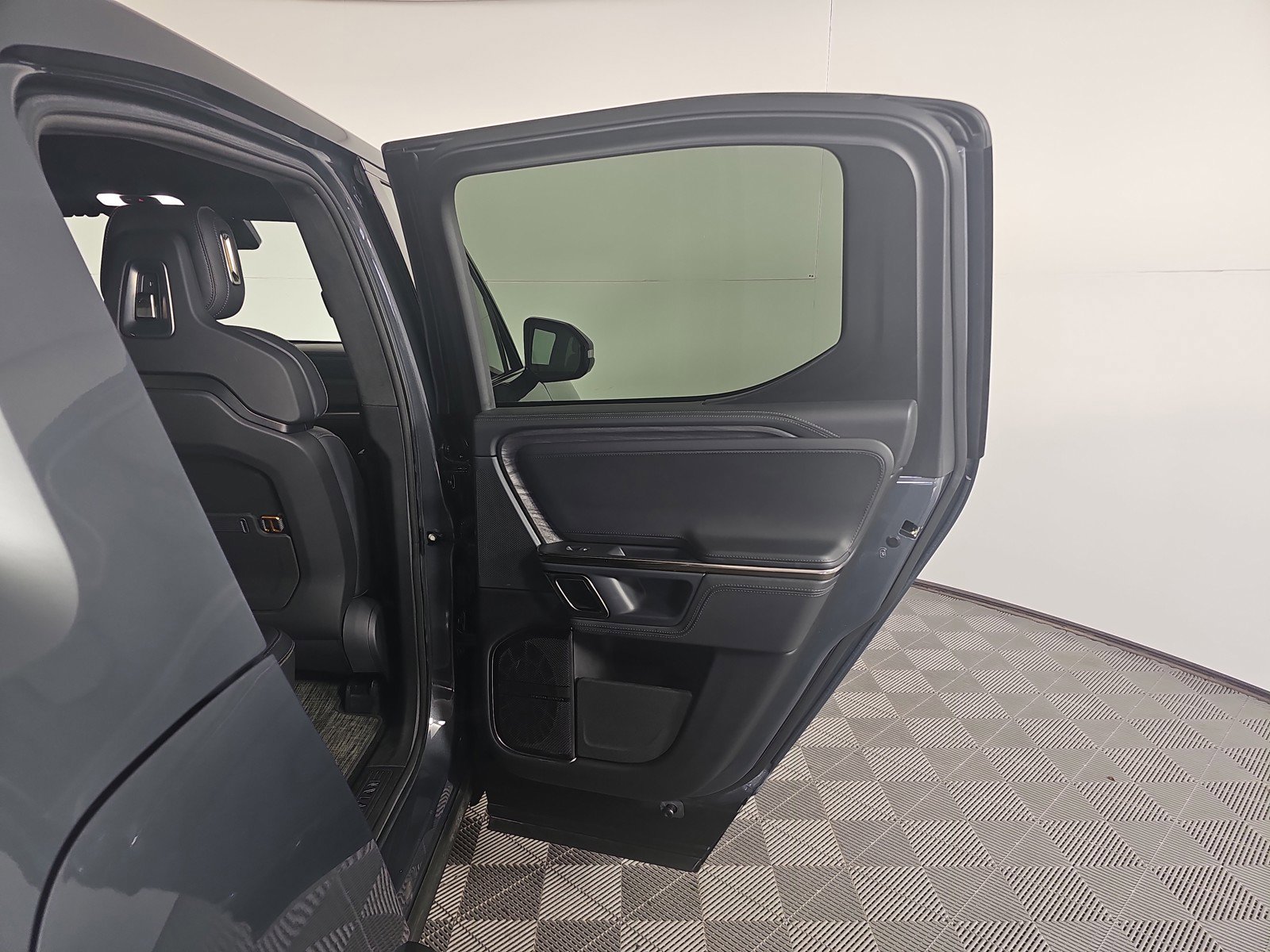Used 2022 Rivian R1T Adventure AWD/4WD image 20