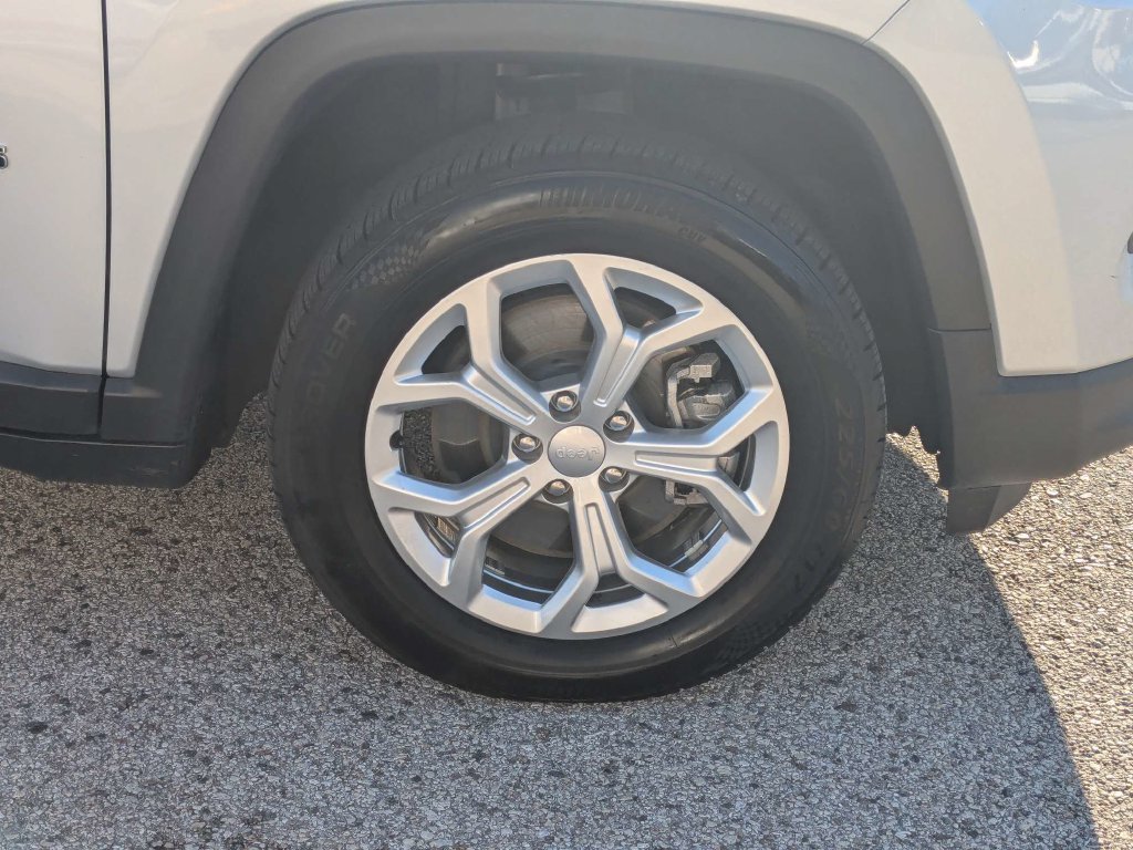 Used 2024 Jeep Compass Latitude AWD/4WD image 13