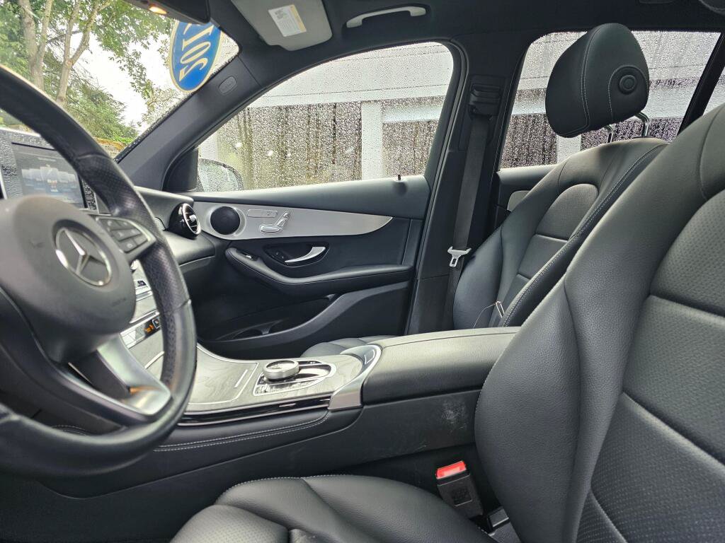 Used 2019 Mercedes-Benz GLC 300 4MATIC image 23
