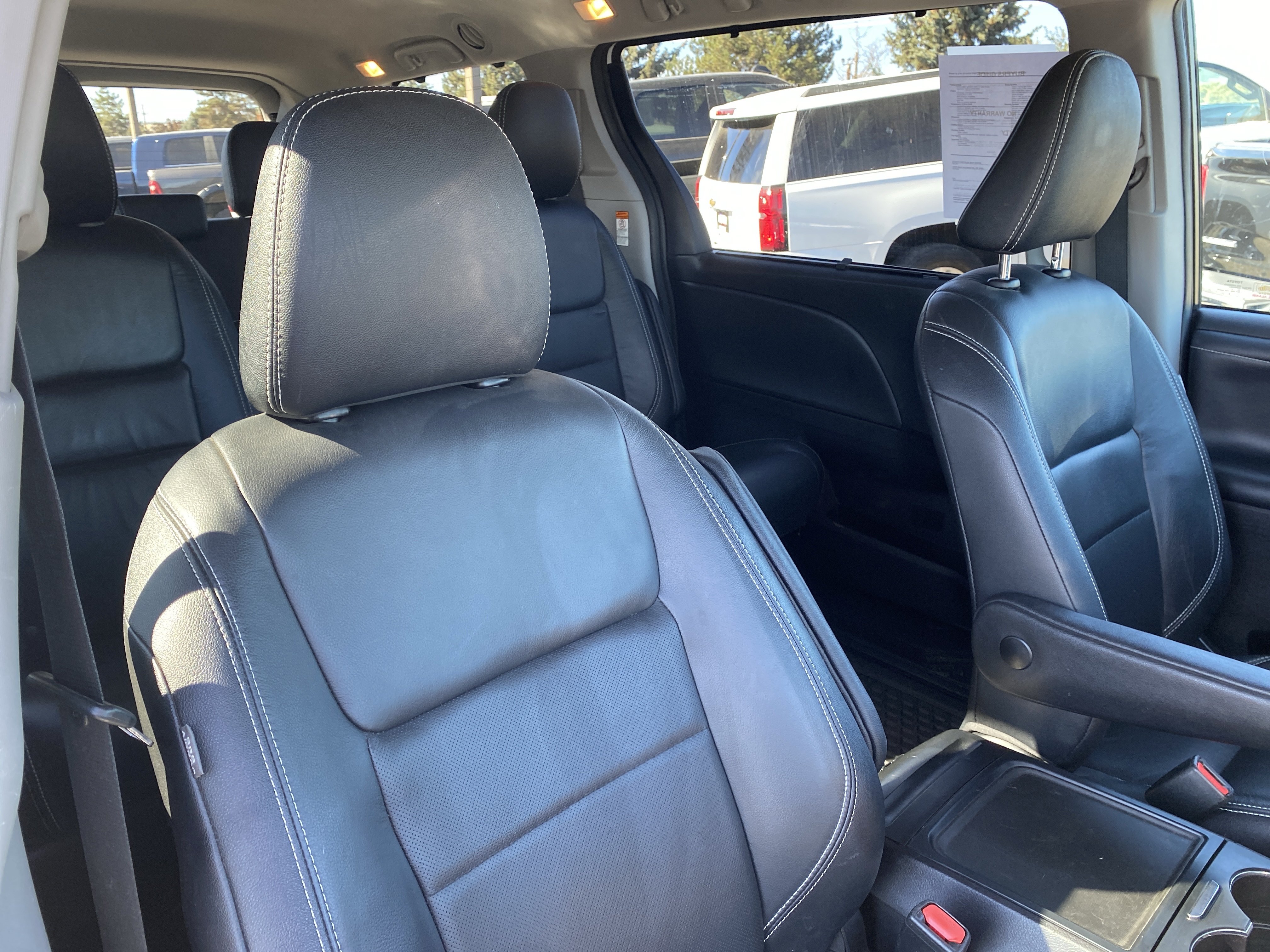 Used 2018 Toyota Sienna SE FWD image 27