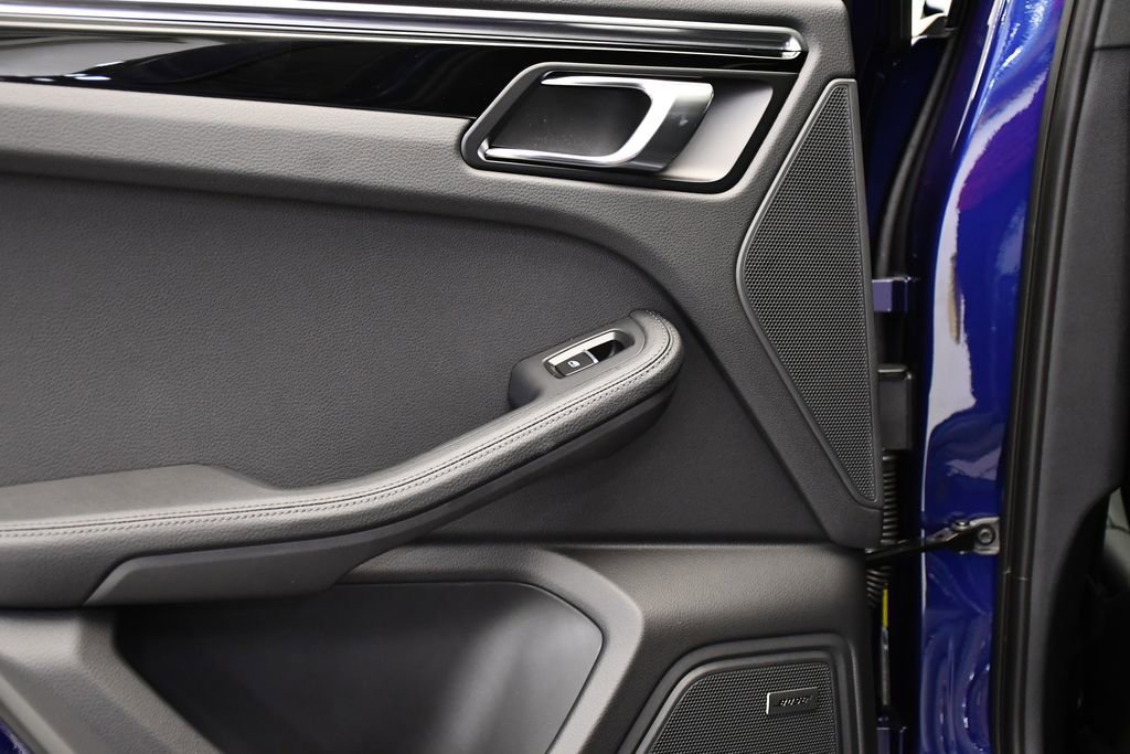 Certified 2025 Porsche Macan image 41