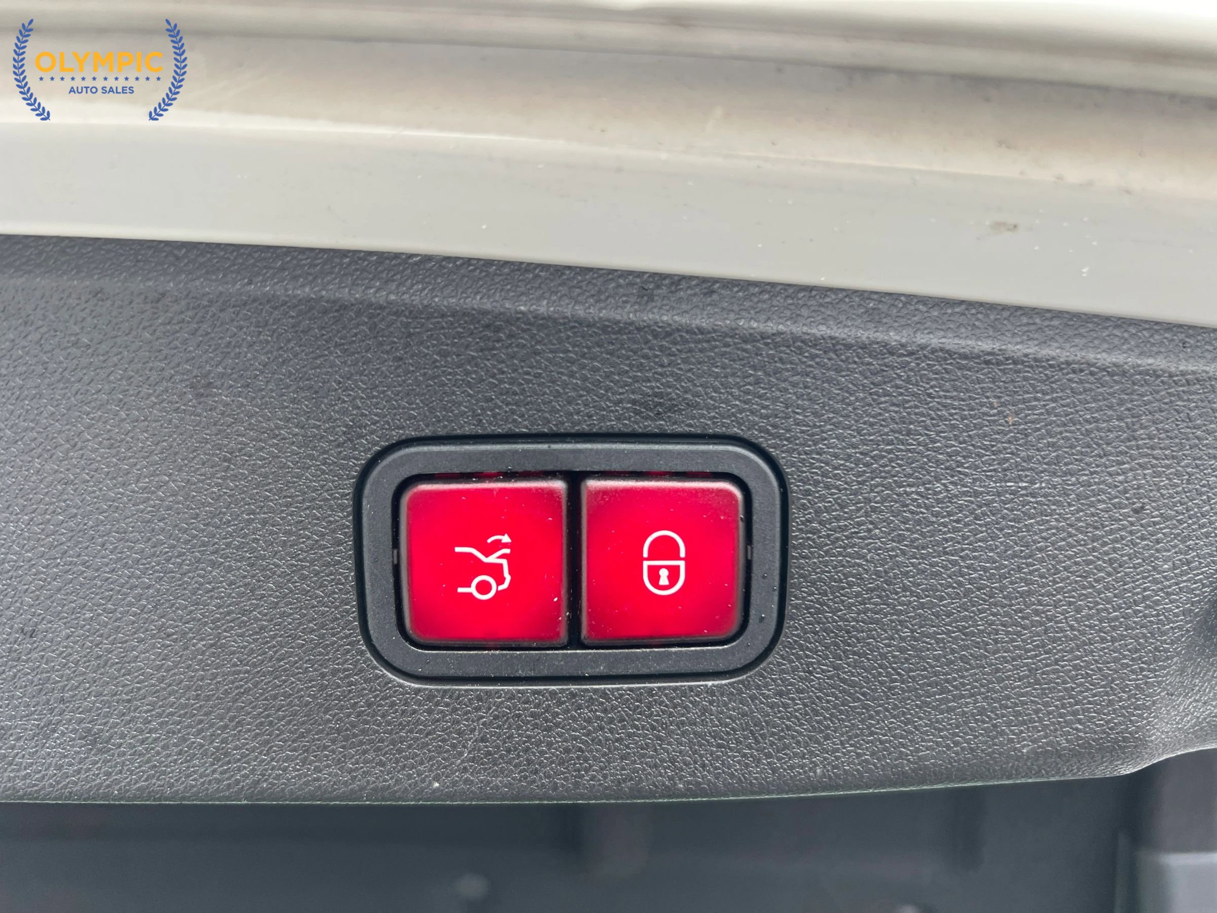 Used 2015 Mercedes-Benz E 350 4MATIC Sedan w/ Premium 1 Package image 32