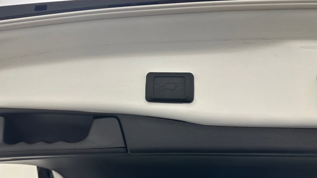 Used 2022 Toyota RAV4 XLE Premium AWD/4WD image 26