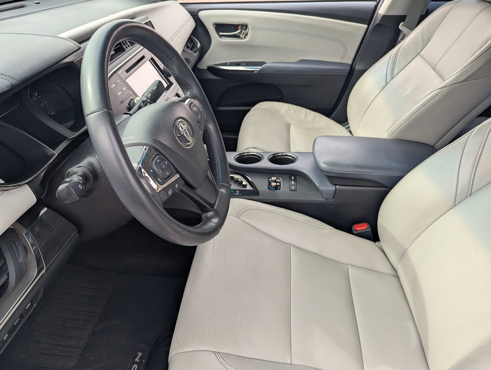 Used 2015 Toyota Avalon Limited image 23