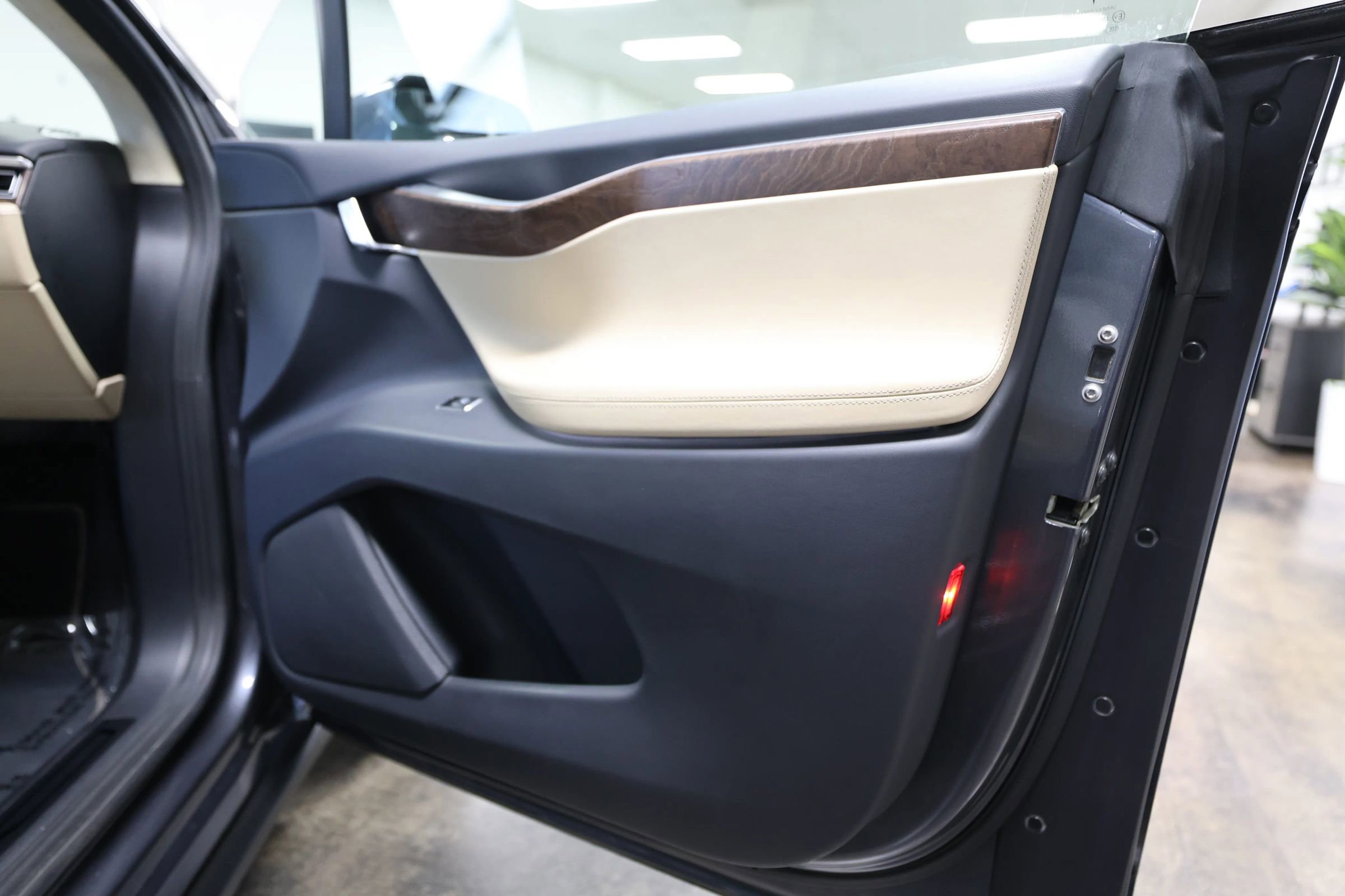 Used 2017 Tesla Model X 100D image 35